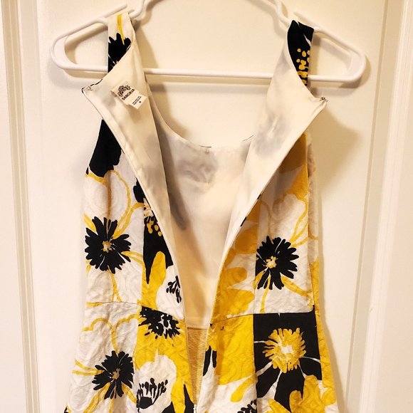 Sangria Black White and Yellow Floral Knee Length Dress Size 4 - Picture 9 of 9